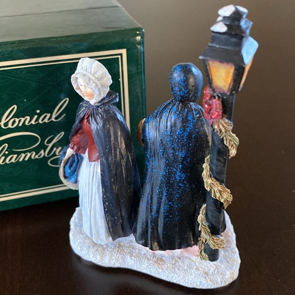 Williamsburg Women Passing the Lamppost - Lang and Wise - Picture 2 of 8